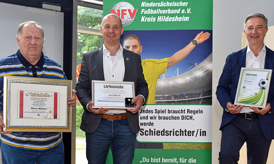 Die geehrten Fußball-Schiedsrichter: Münstedt, Metze (SV Alfeld), Kuczera